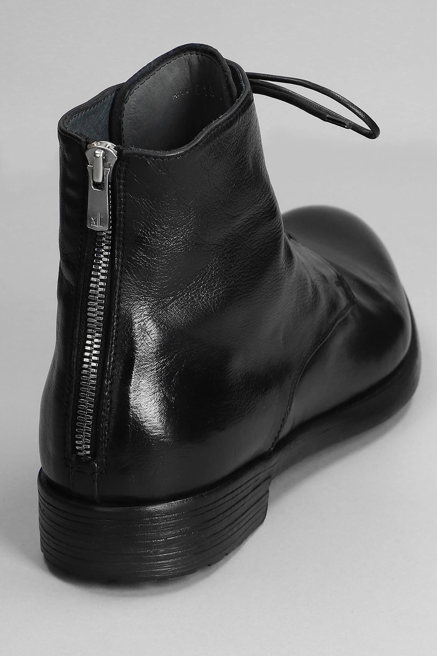 Flat lace-up boots