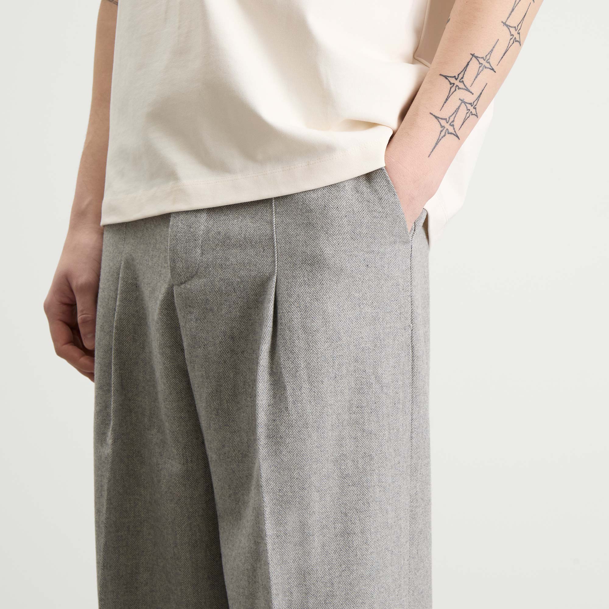Men's Herringbone Tailored Wide Leg Trouser in Grey