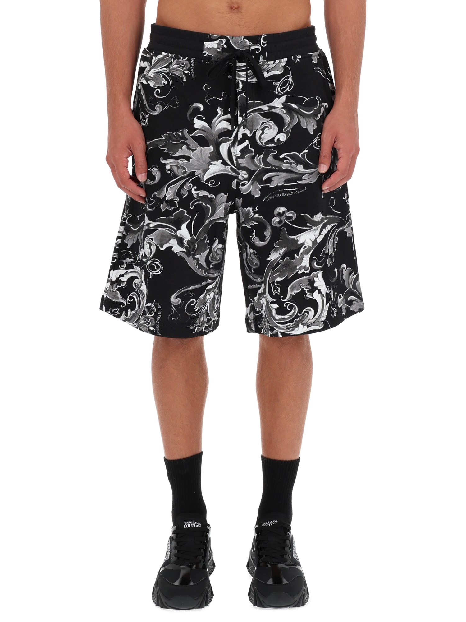 Short pocelain baroque