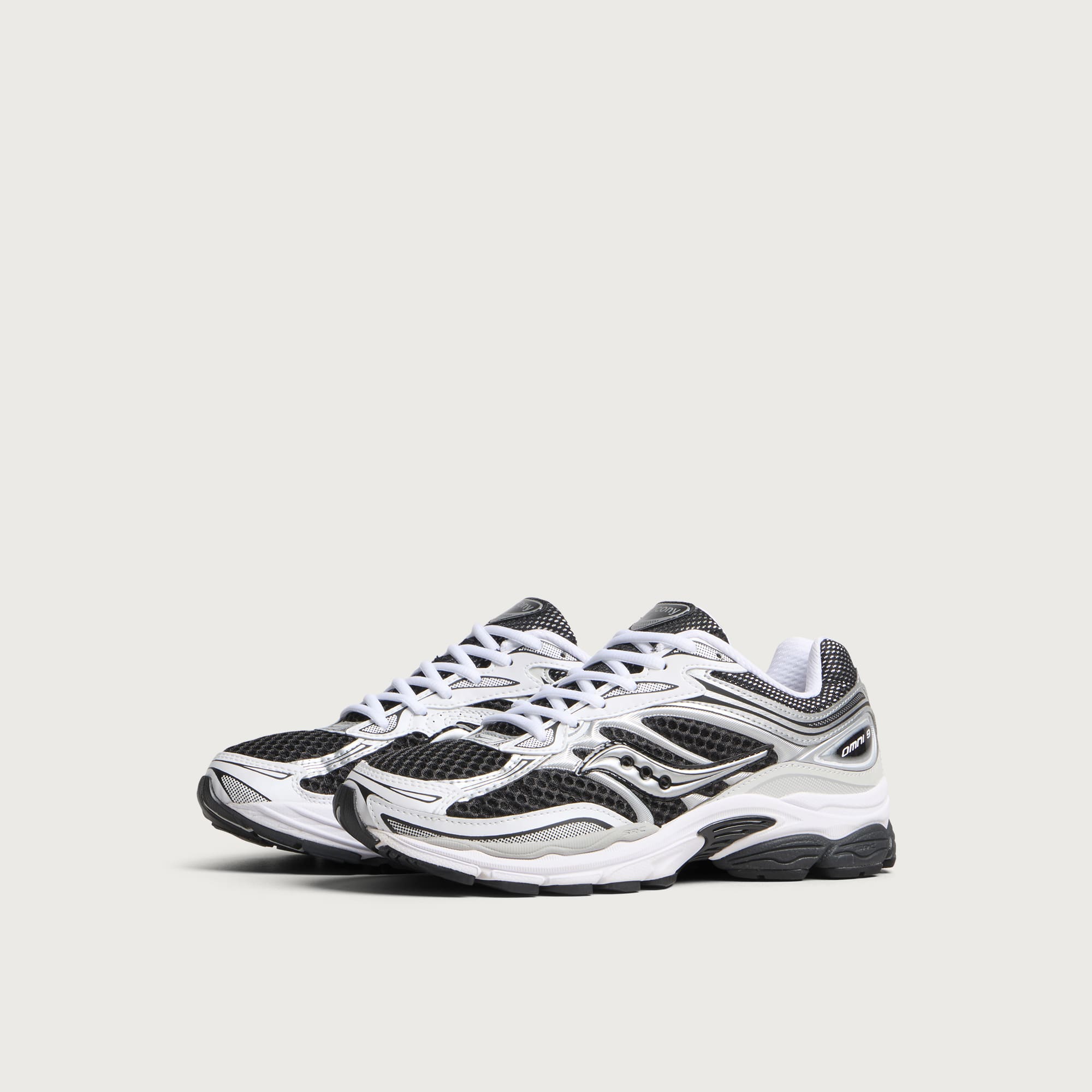 Progrid Omni 9 Sneaker in Black/White