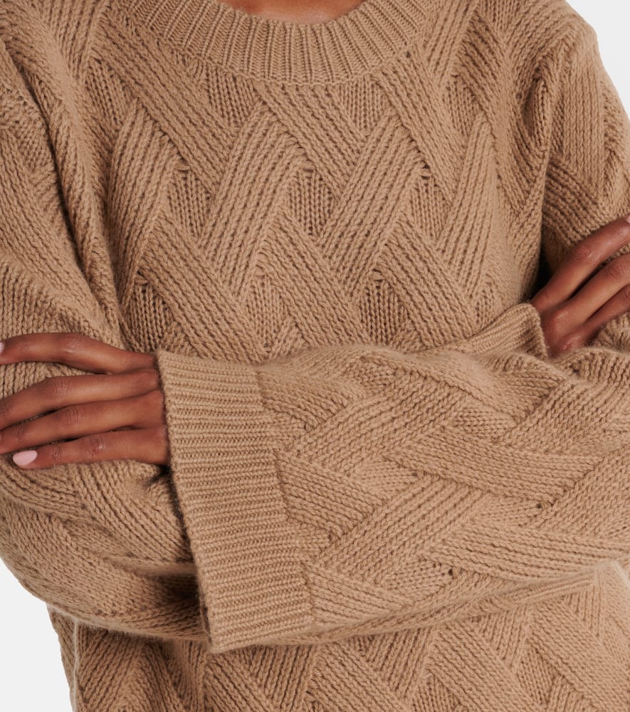 Oversized wool and cashmere sweater