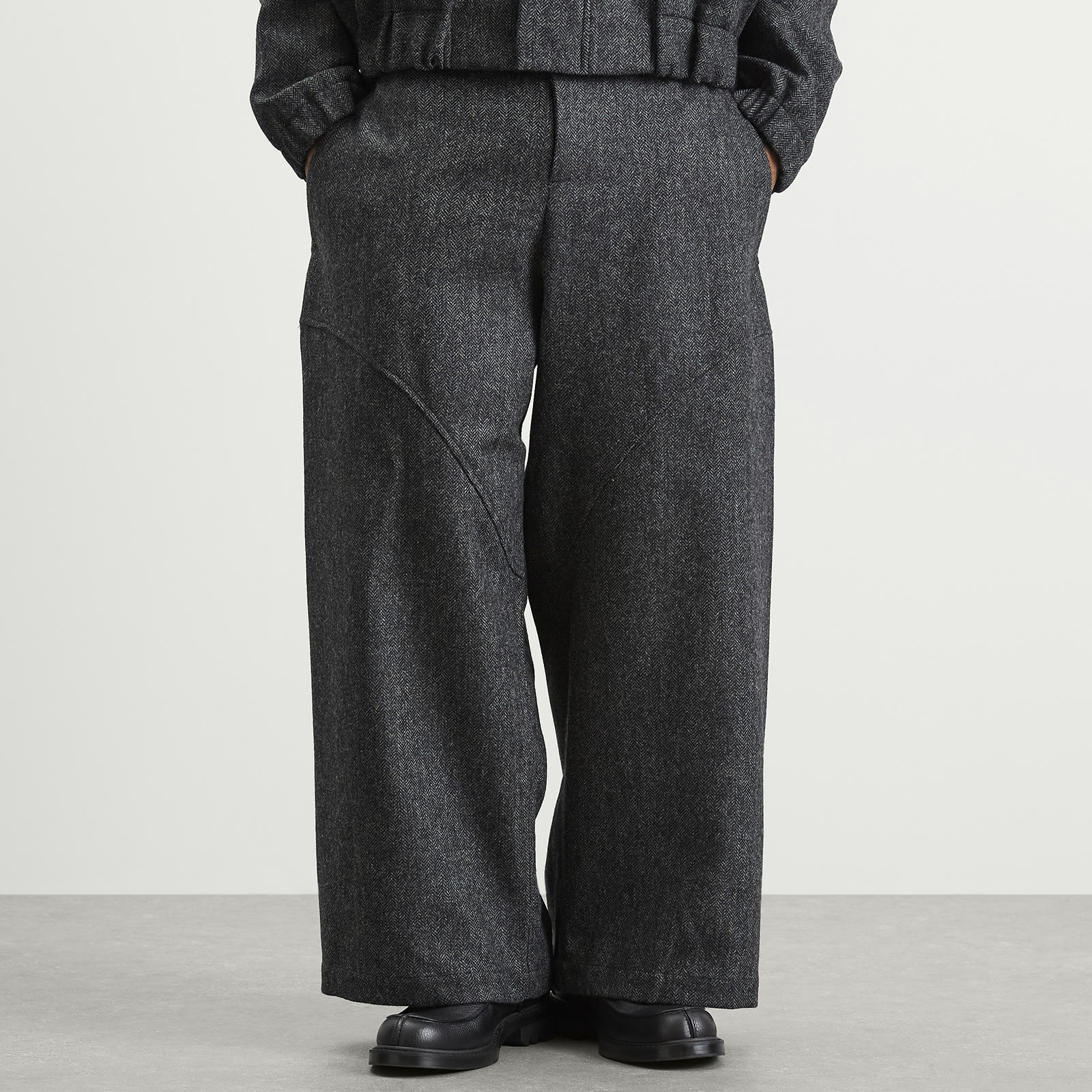 Men's Curved Seam Carpenter Trouser Charcoal Herringbone