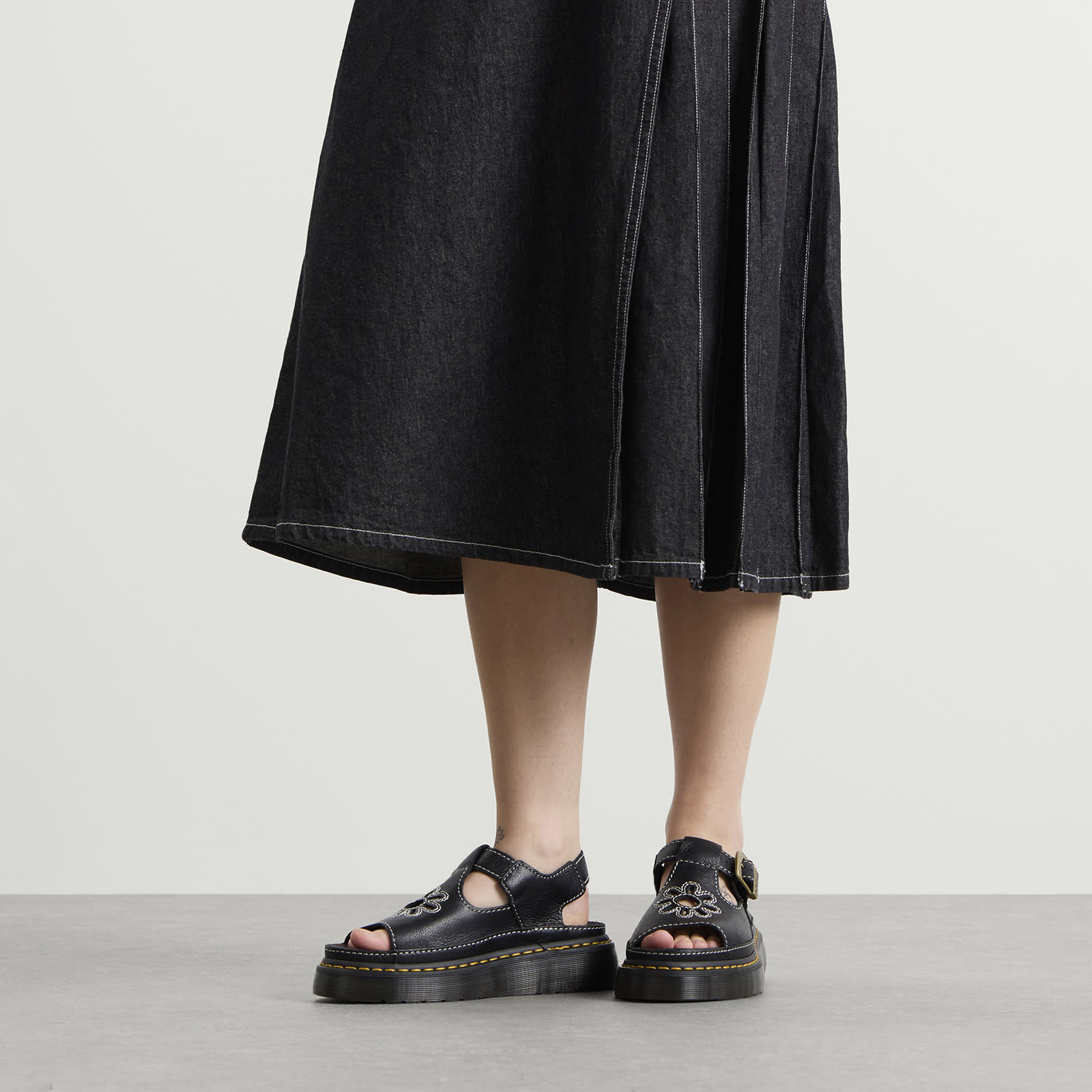 Women's Dunnet Flower Sandal Black