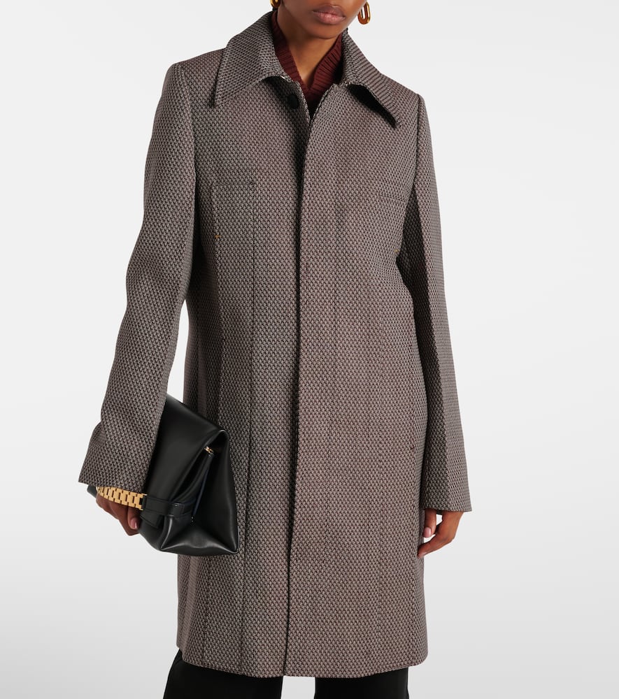 Tailored virgin wool coat