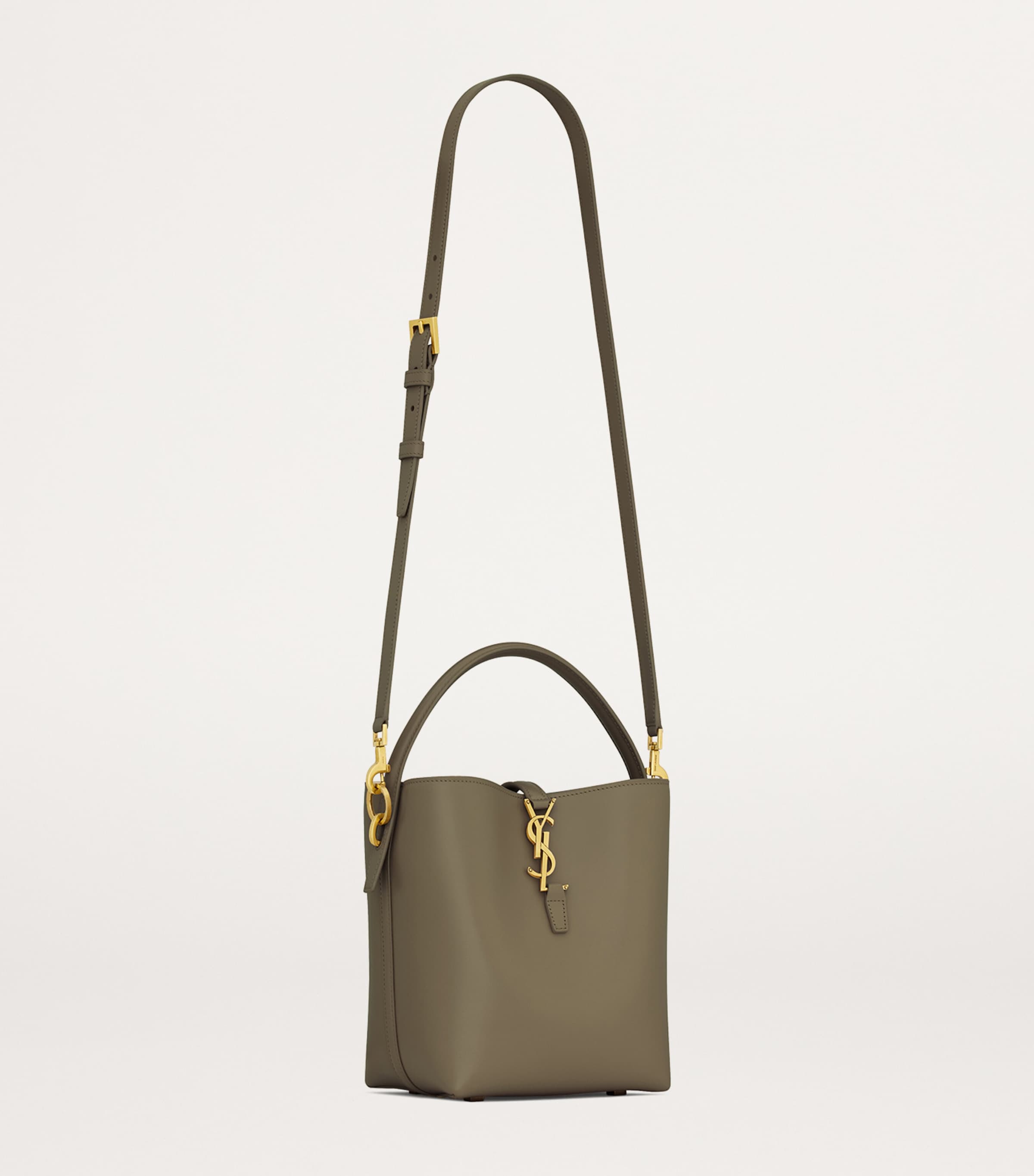 Calfskin Le 37 Bucket Bag