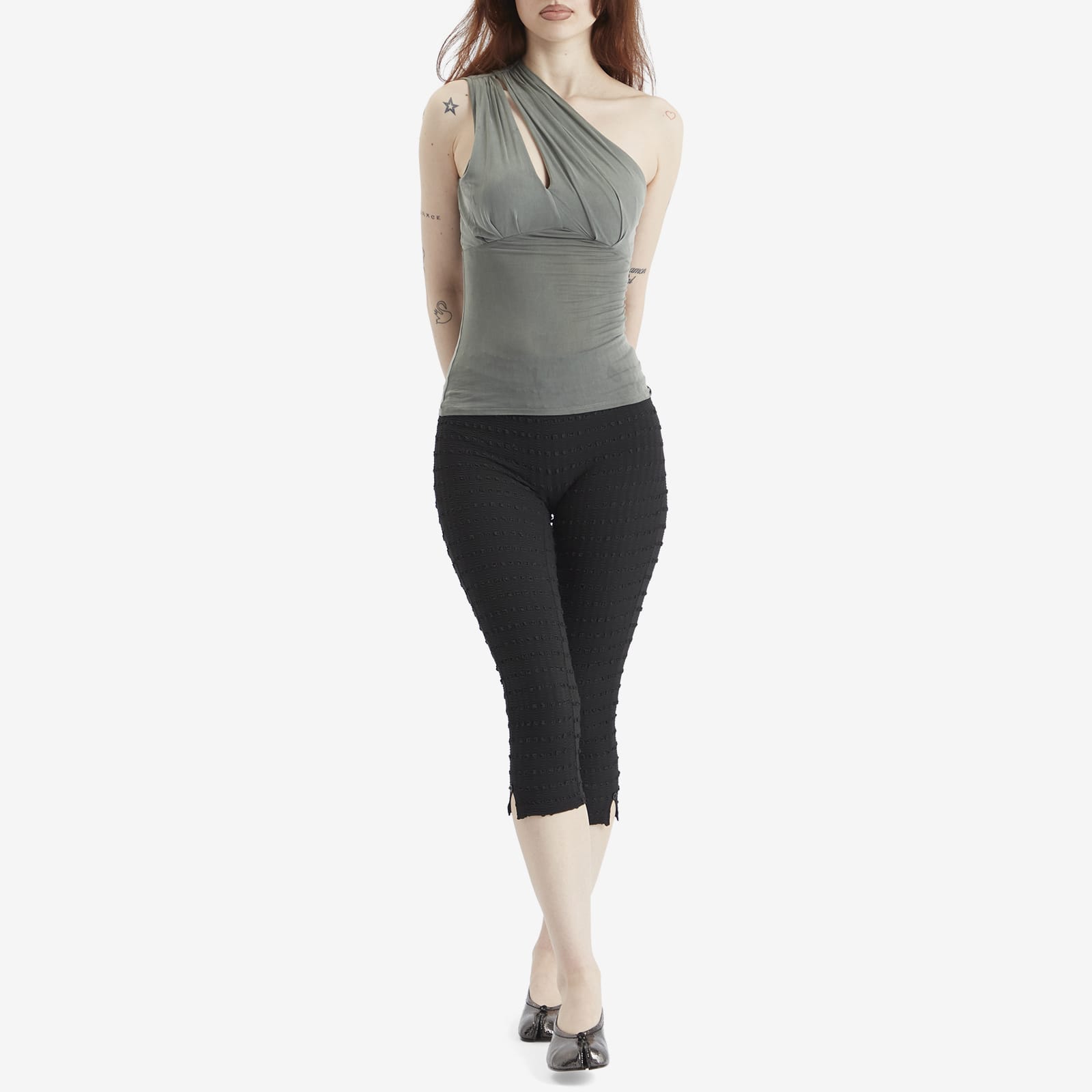 Peachy Den Women's Cindy Capris in Black