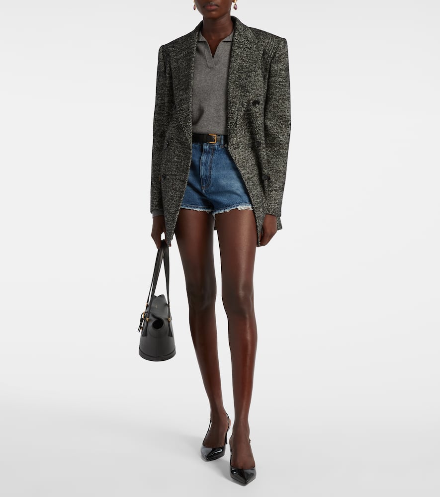 Frayed denim shorts