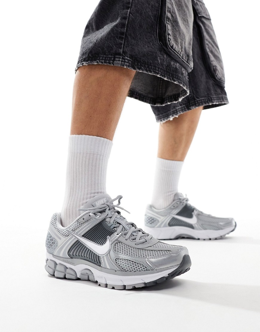 Air Zoom Vomero 5 sneakers in gray
