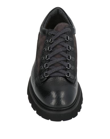 Man Lace