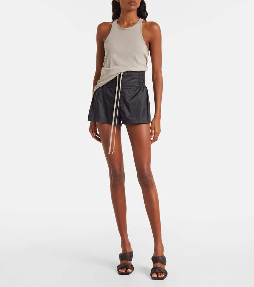 Mid-rise shorts