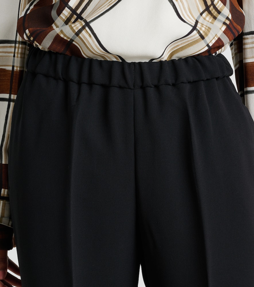 Pleated slim pants