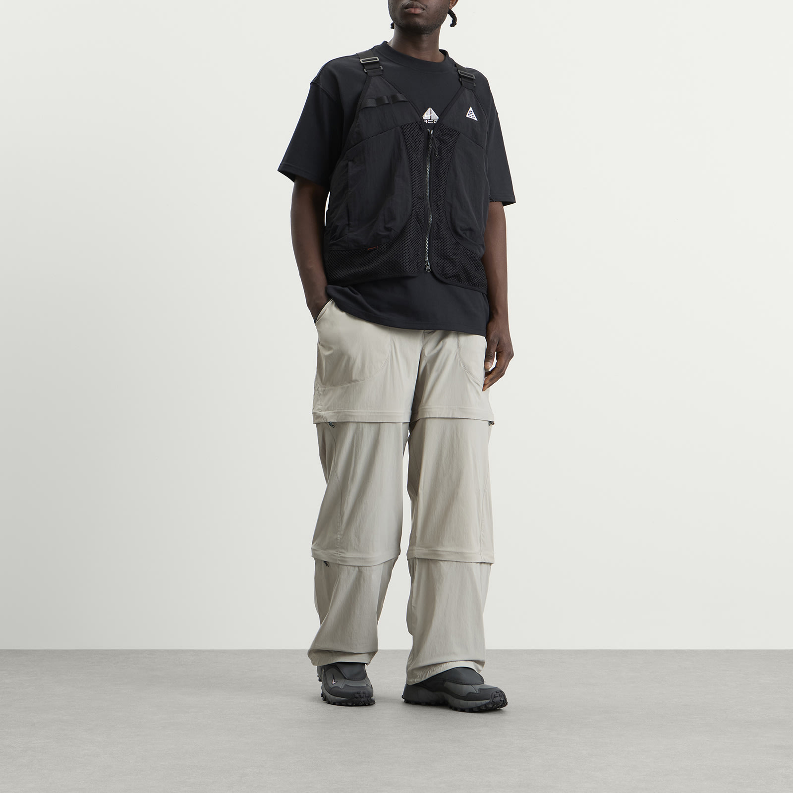 Men's ACG Dolomite Vest in Black/Summit White