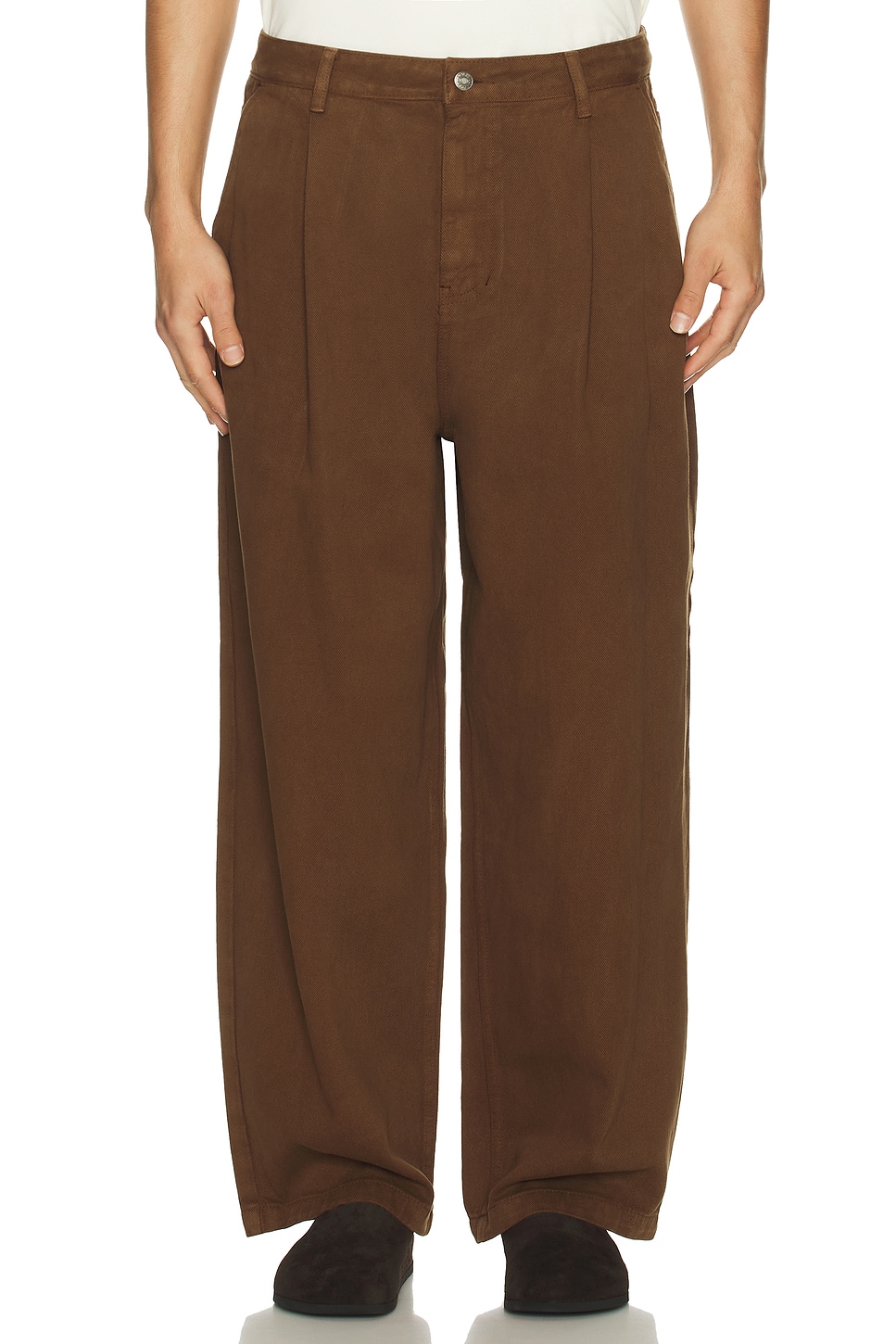 Le17Septembre One Tuck Wide Denim Pant in Brown. 52. Also