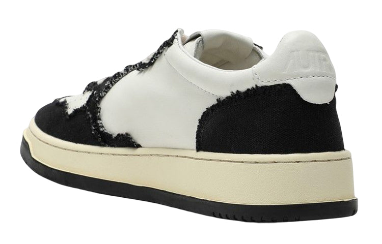 Medalist Low Goatskin 'White Black'