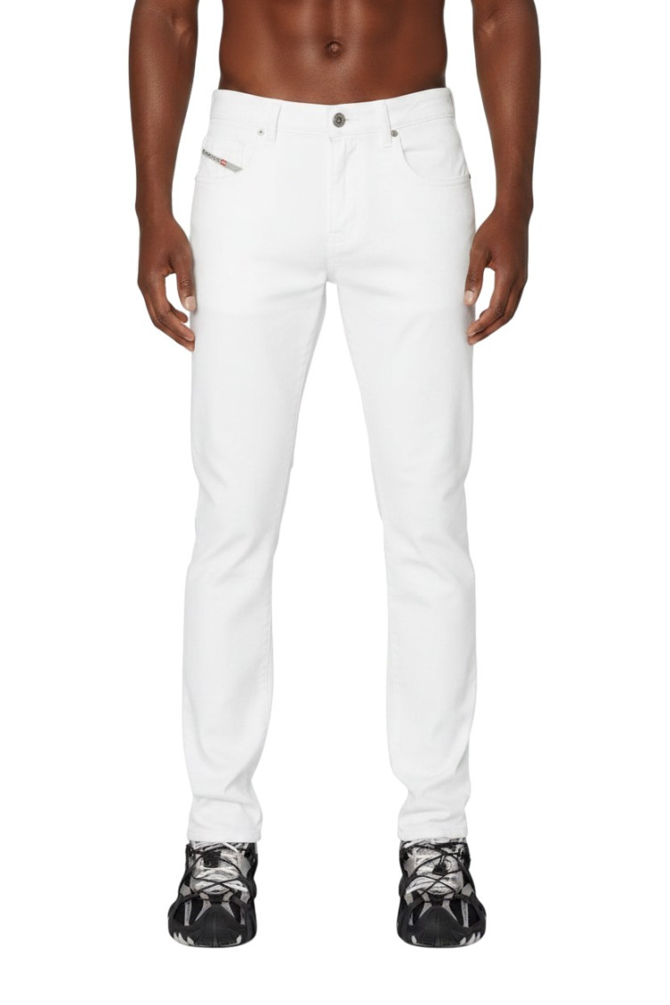 White Slim Solid Jeans