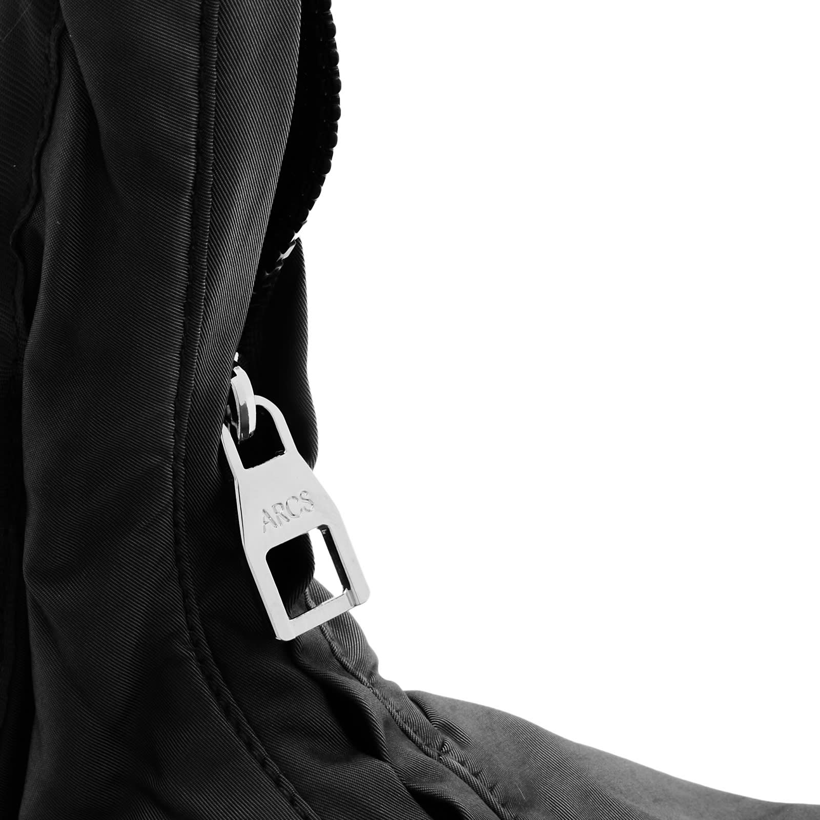Hey Sling Bag in Black 