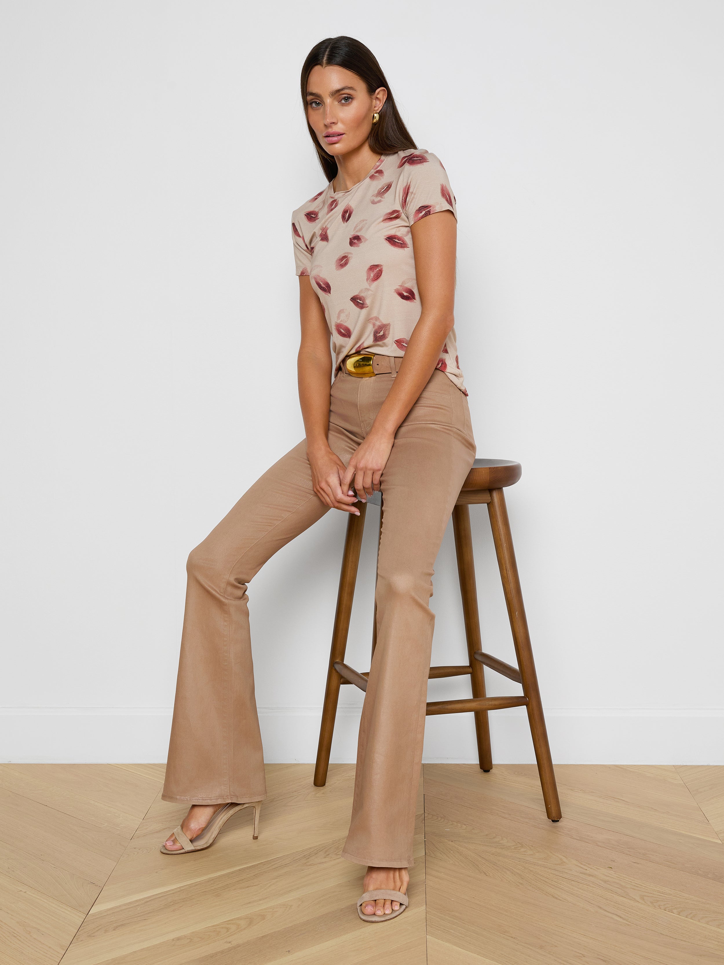 Ressi Fitted T-Shirt In Taupe/dark Red Faded Kiss