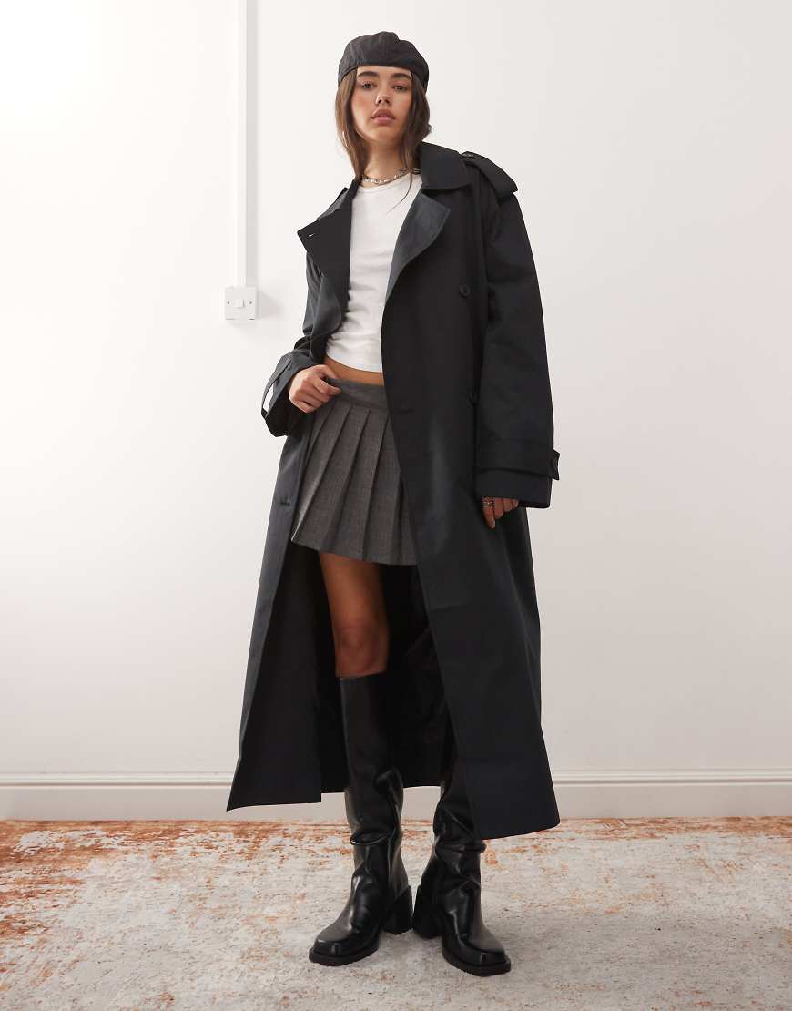 Oversized trench coat in black