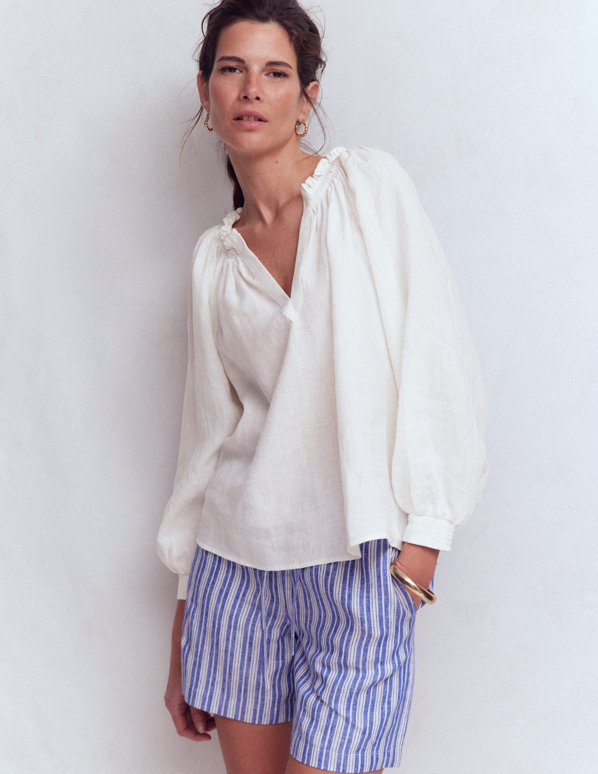 Women's Serena Pleat Neck Linen Top in White | Size 0