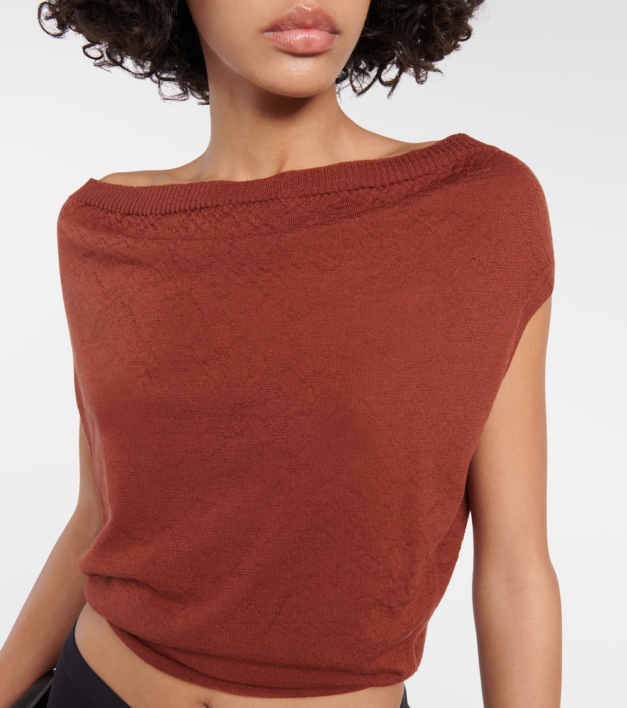 Virgin wool top