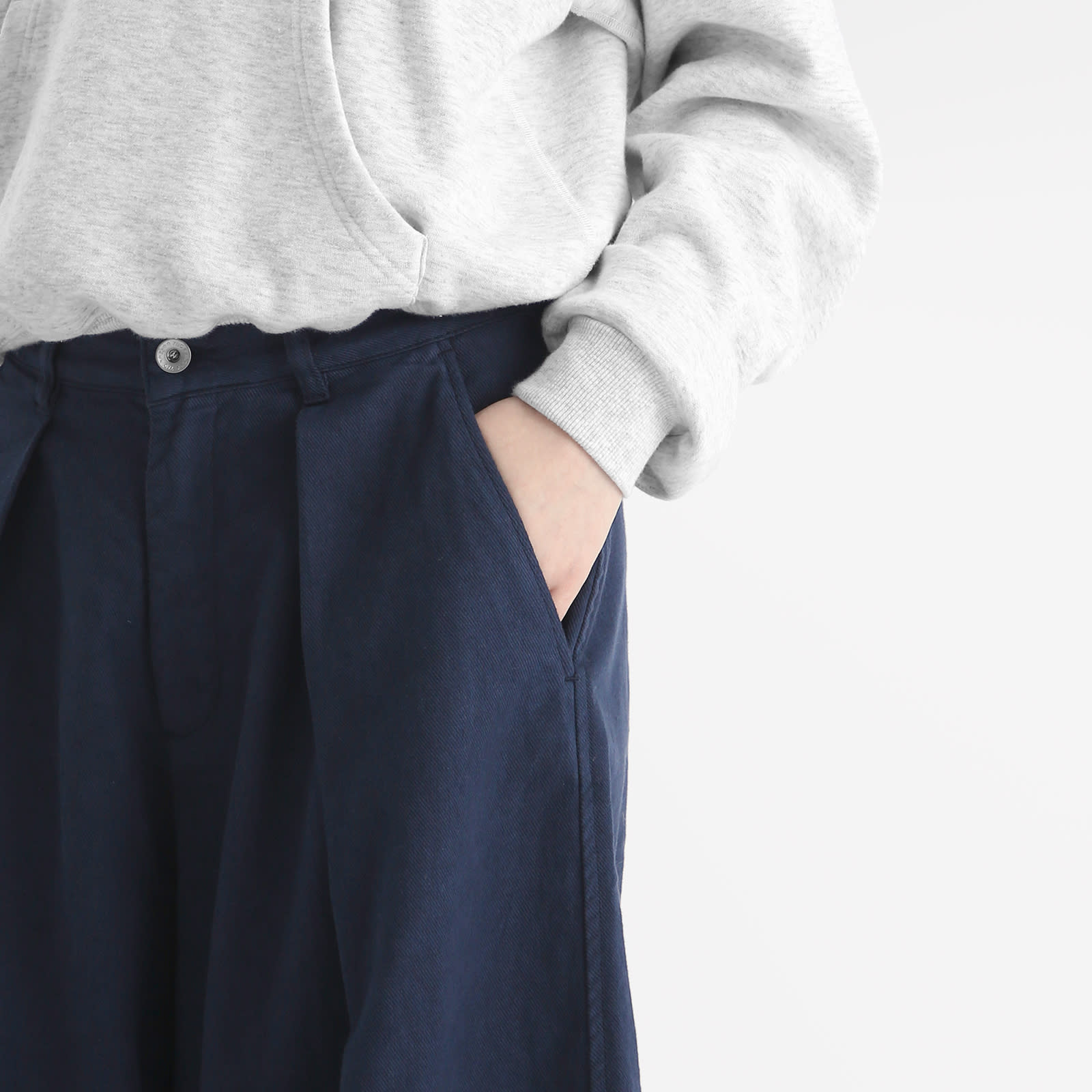Women's Earth Deadbeat Trousers in Navy