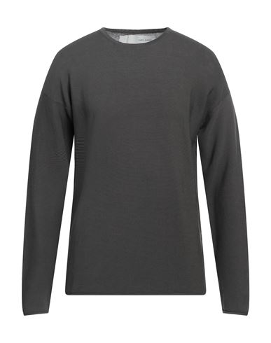 Man Sweater Lead
