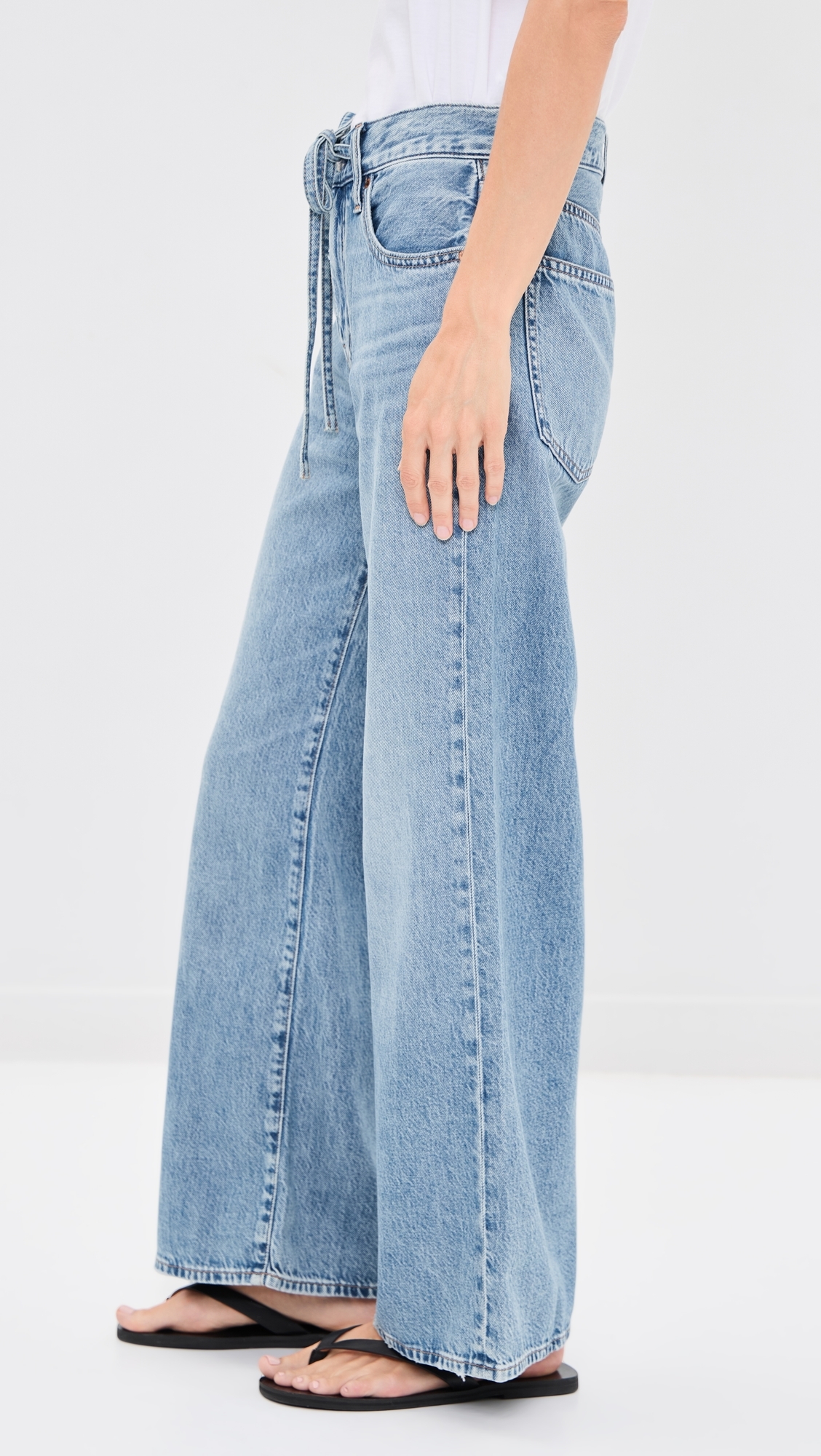 The Petite Ultimate Wide-Leg Jean in Airy Denim RAEBROOK WASH