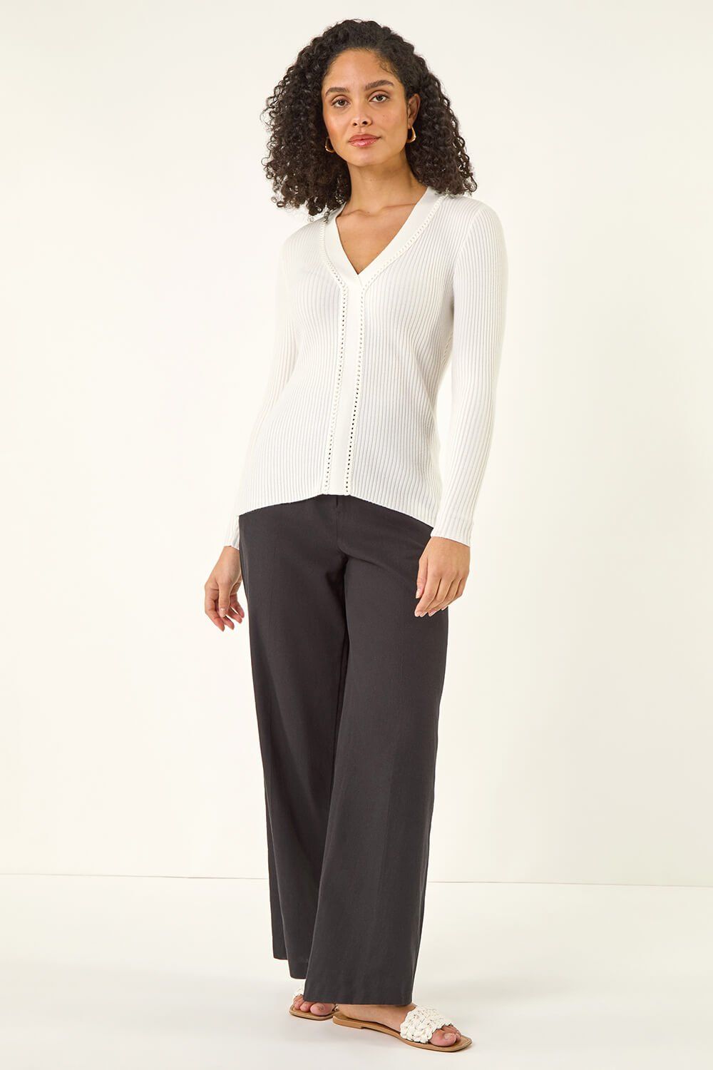 Roman Women's Ribbed V-Neck Cable Knit Jumper in Ivory