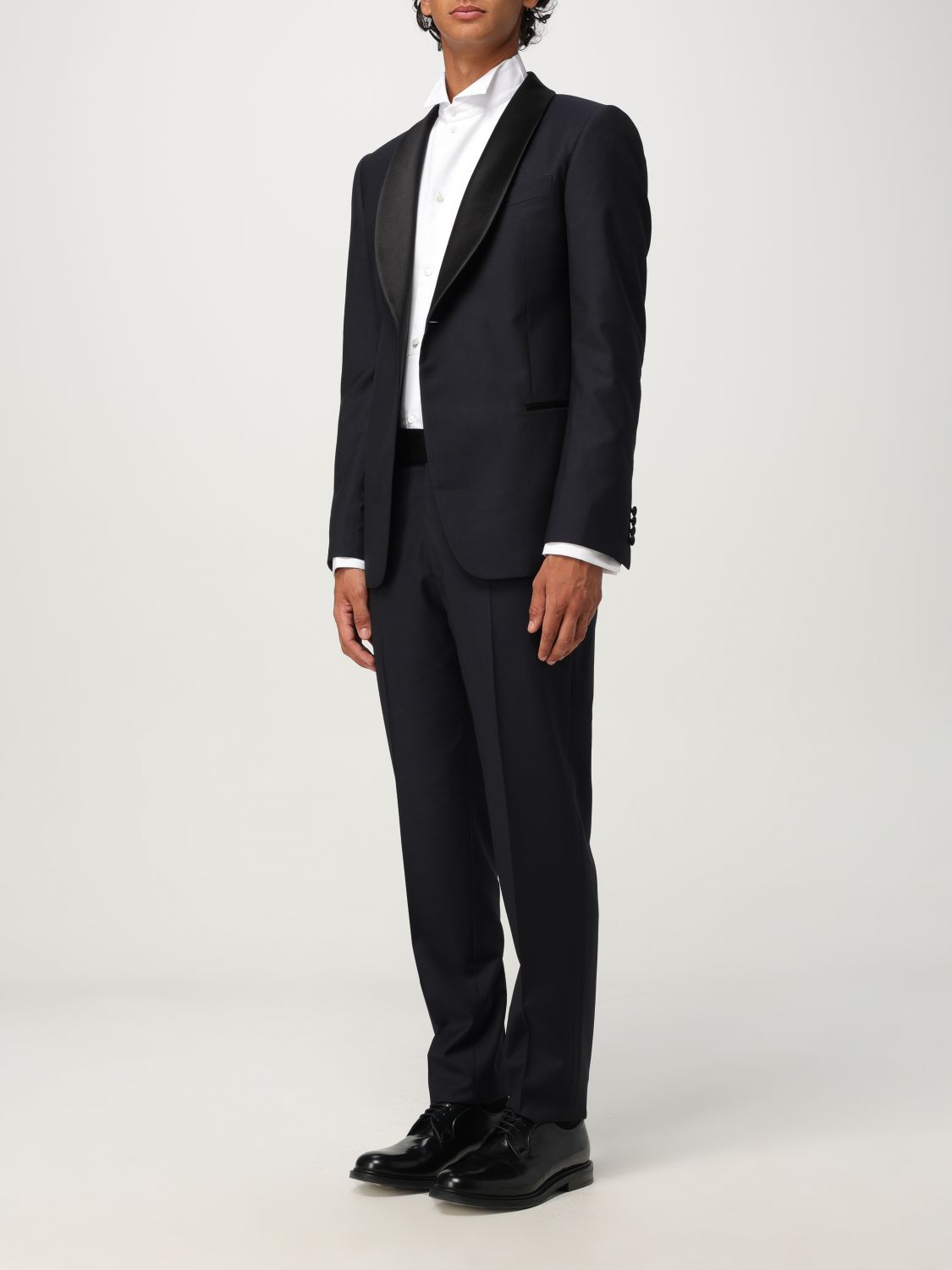 Suit Men color Blue