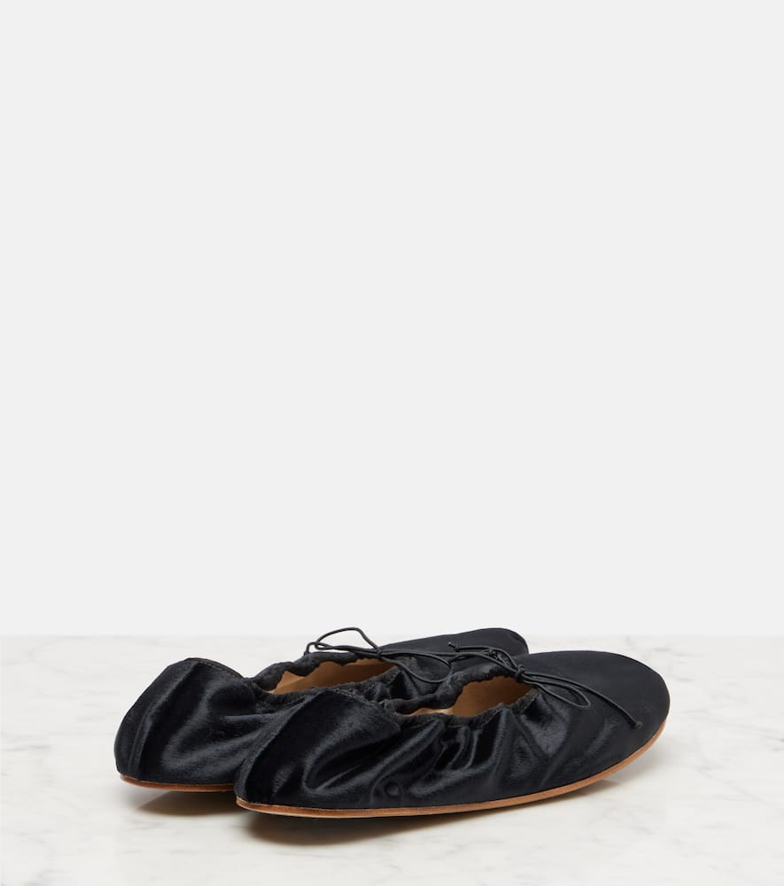 Round velvet ballet flats