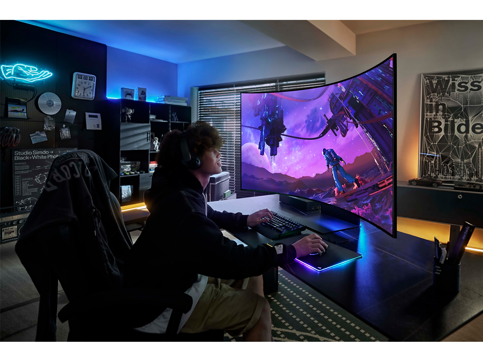 55" Monitor Odyssey Ark 2nd Gen. 4K UHD 165Hz 1ms in black (GtG) Quantum Mini-LED Curved Gaming Screen(LS55CG970NNXGO)