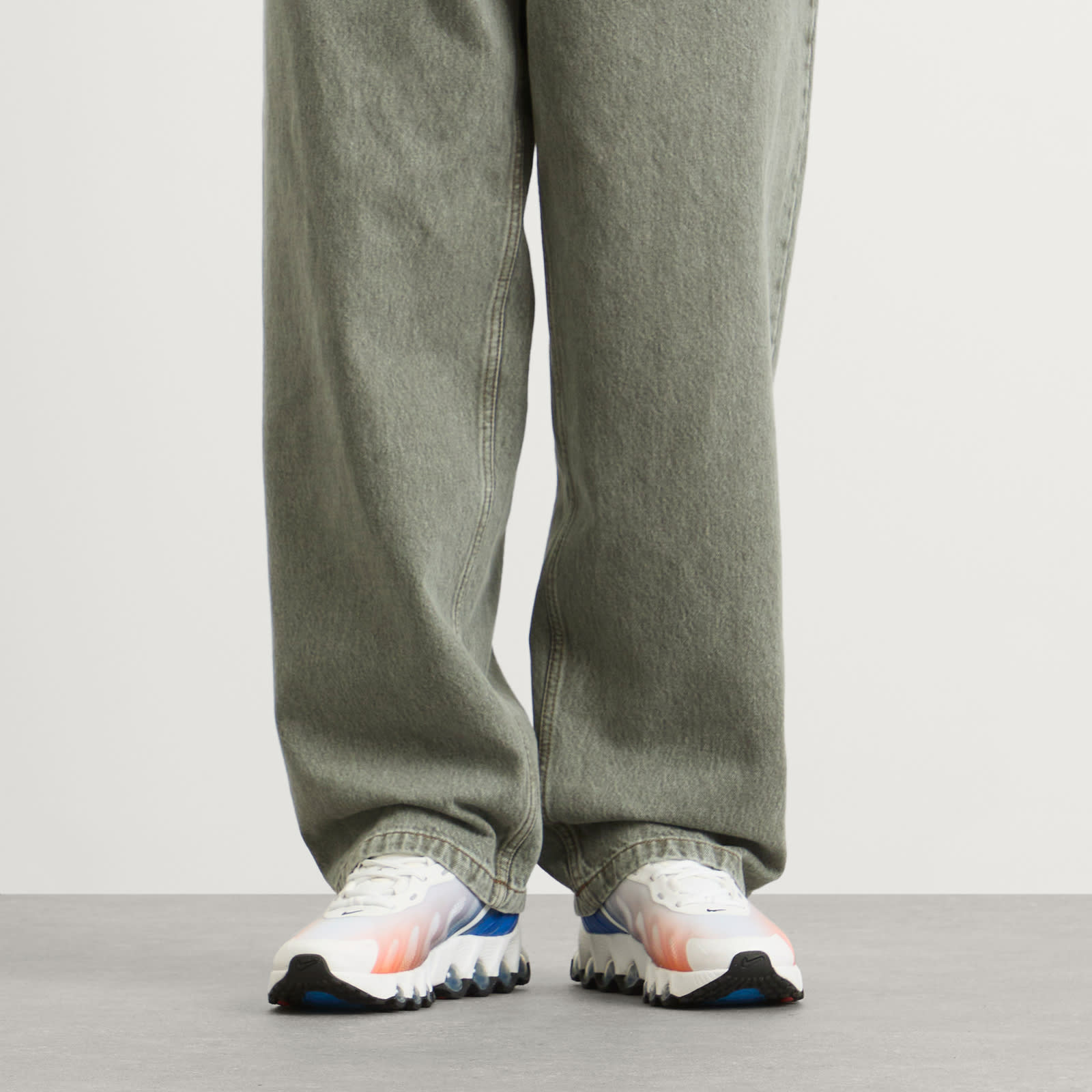 Air Max Dn8 Sneakers Summit White / Vivid Orange