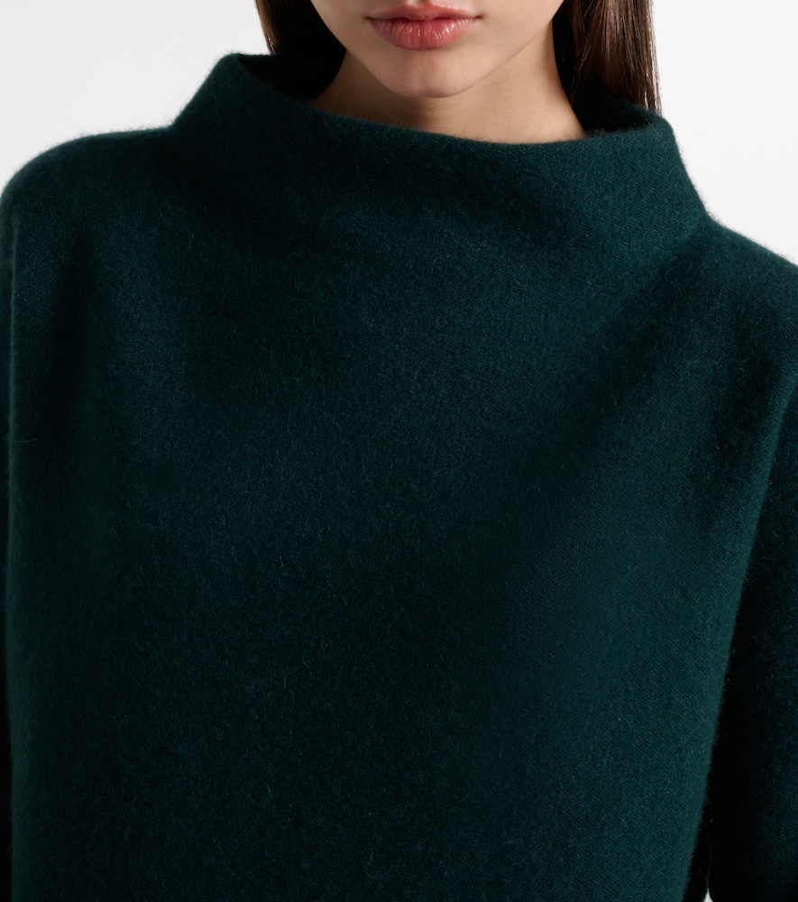 Ribbed-knit cashmere sweater