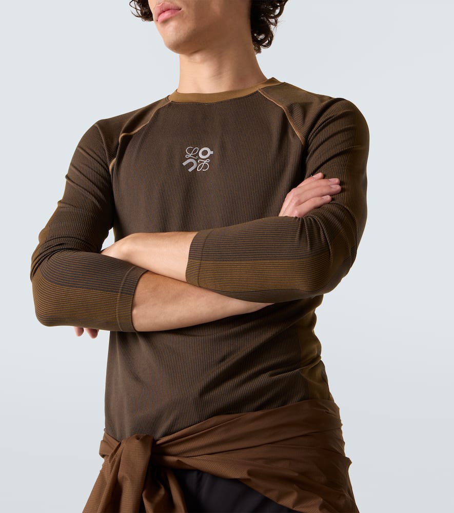 X On logo technical top