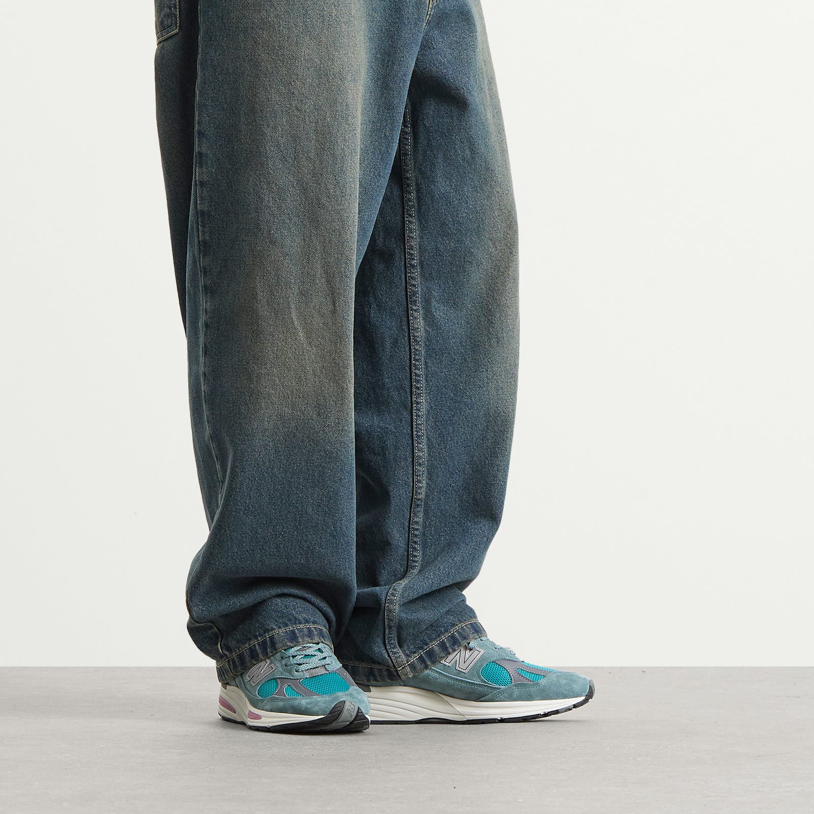 991v2 Sneaker in Porcelain Green/Trooper/Silver