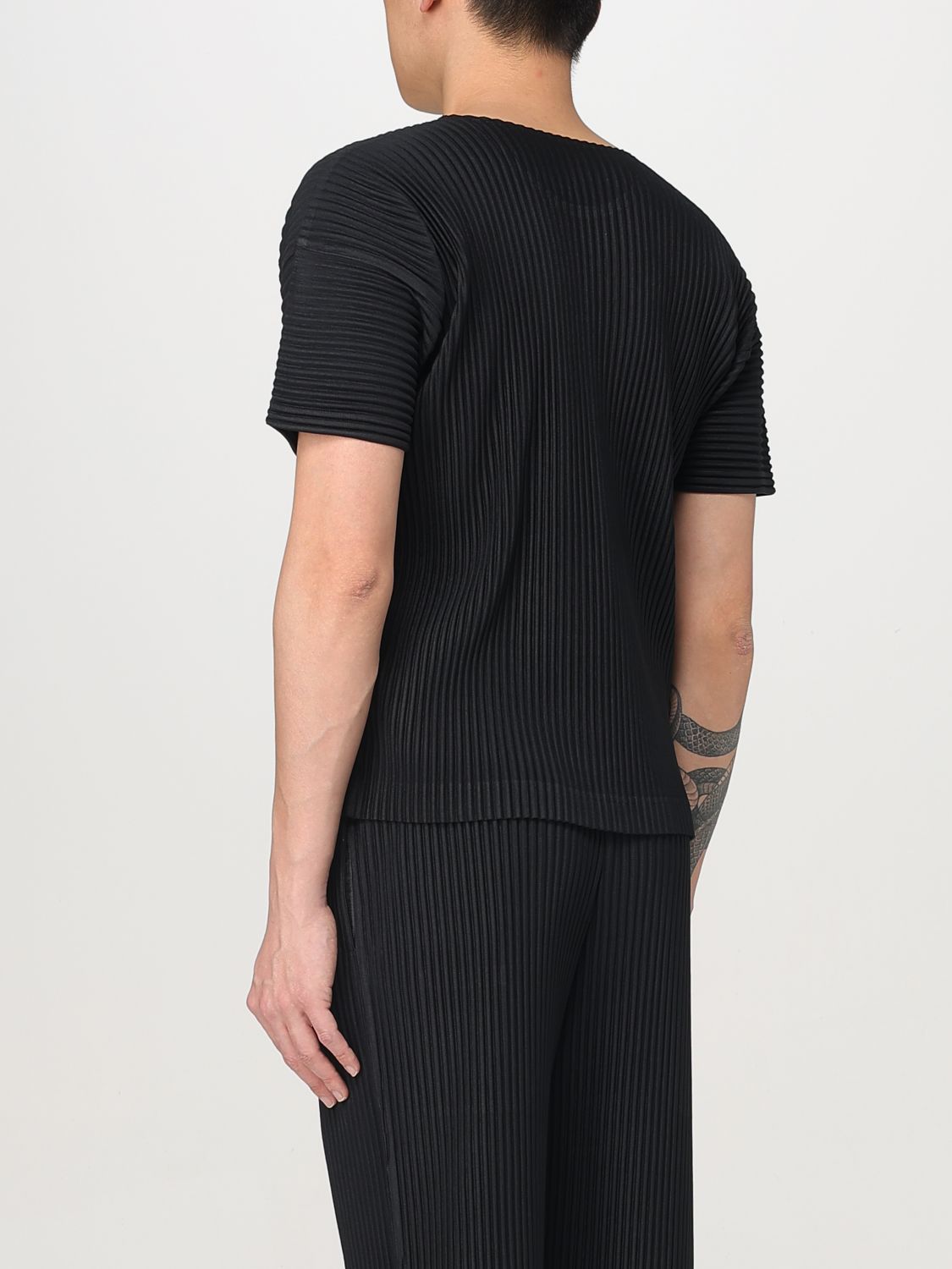 T-Shirt HOMME PLISSE' ISSEY MIYAKE Men color Black