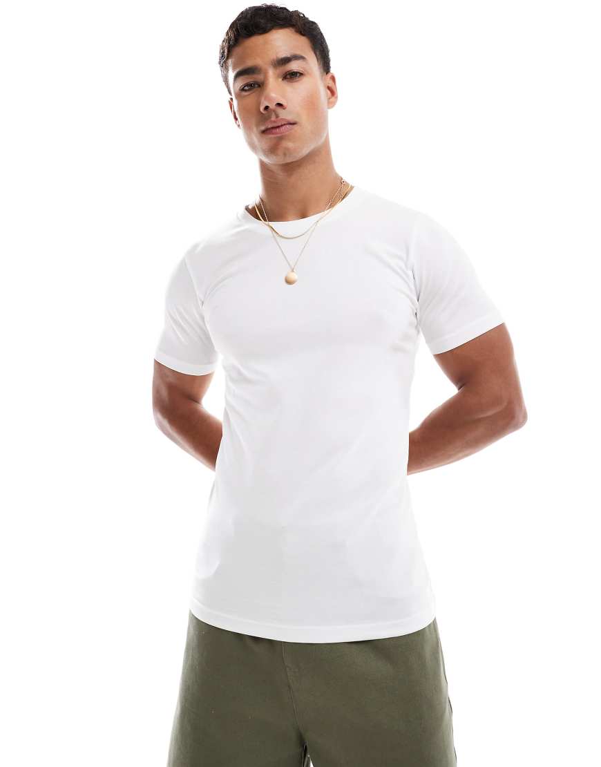 Muscle fit T-shirt in white