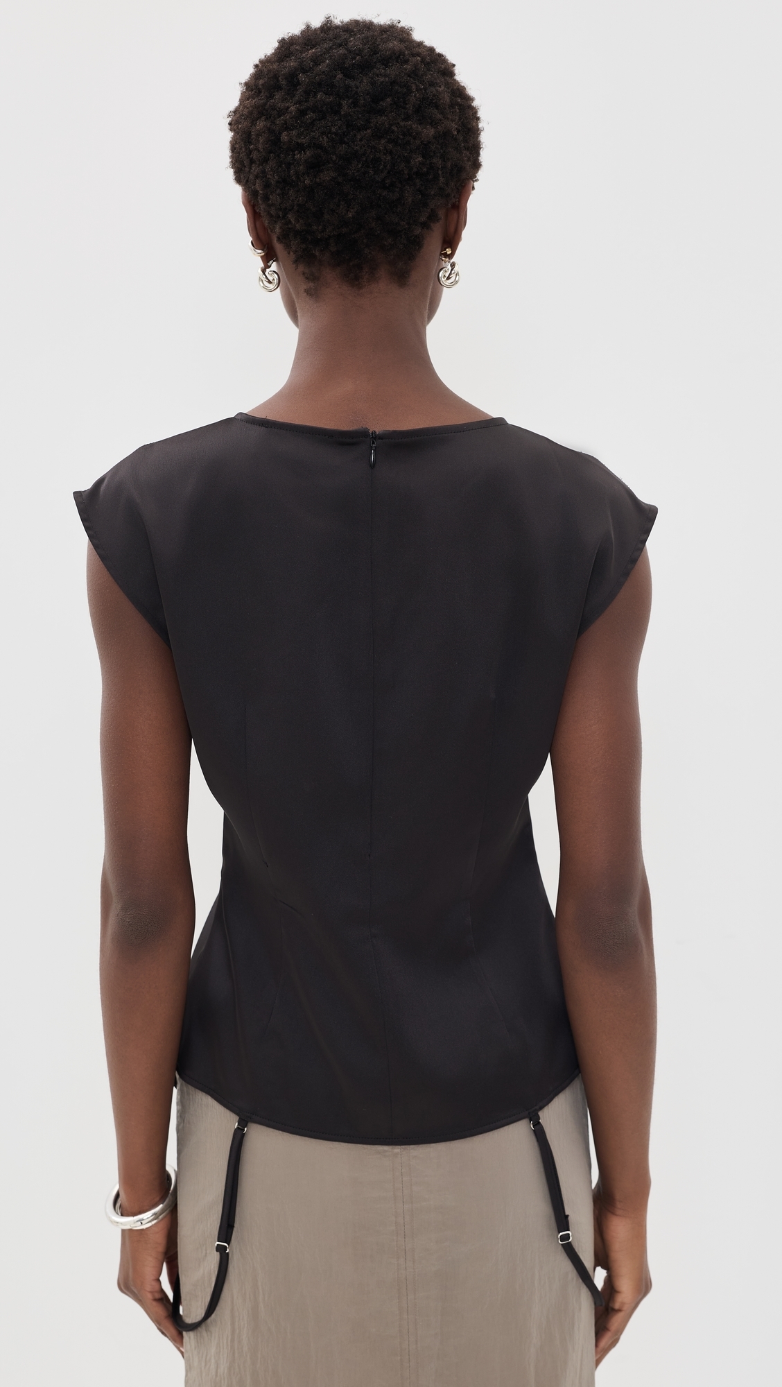Sleeveless Satin Top with Bottom V Slit Nero