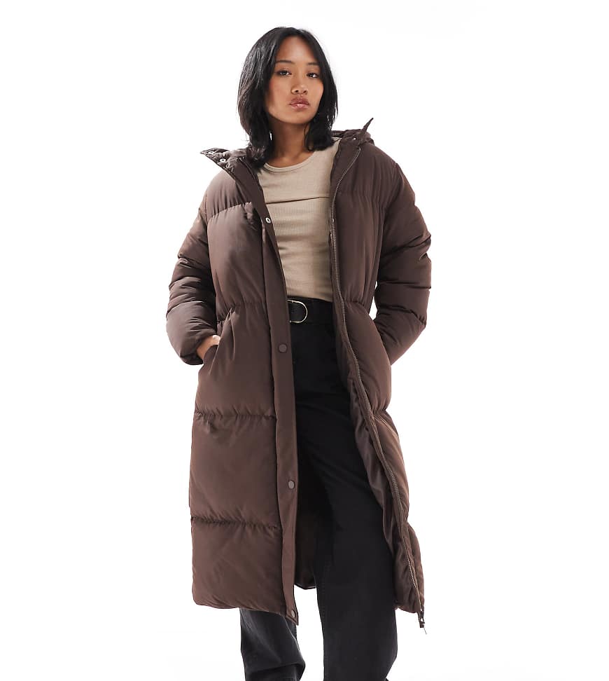 Petite maxi puffer coat with hood in brown