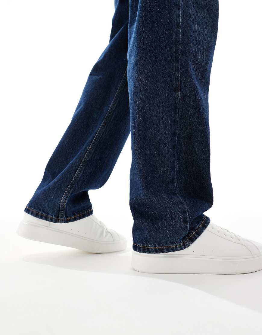 Lace up trainers in white