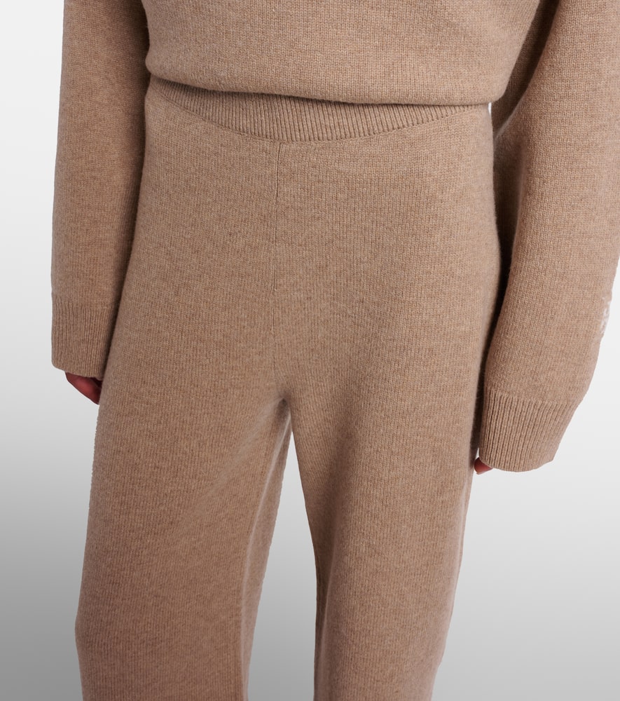Knitted wool sweatpants