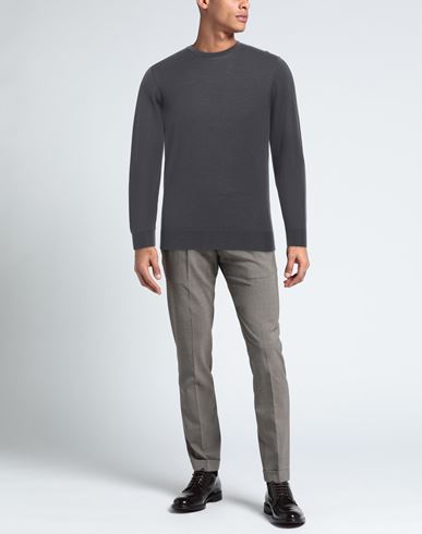 Man Sweater Lead