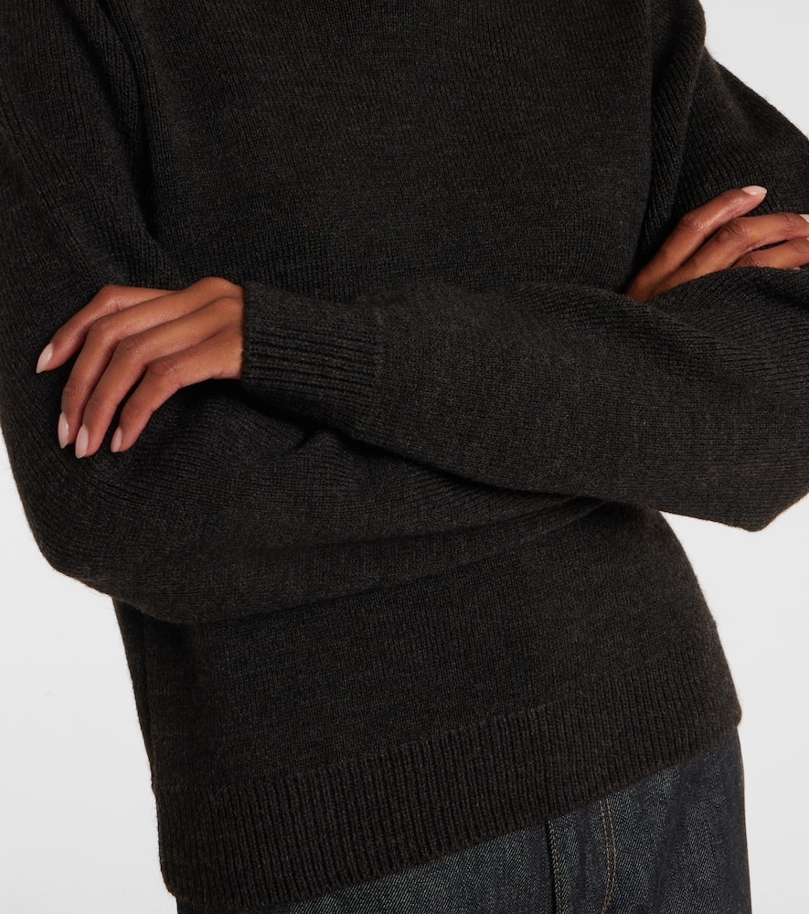 Hooded sweater