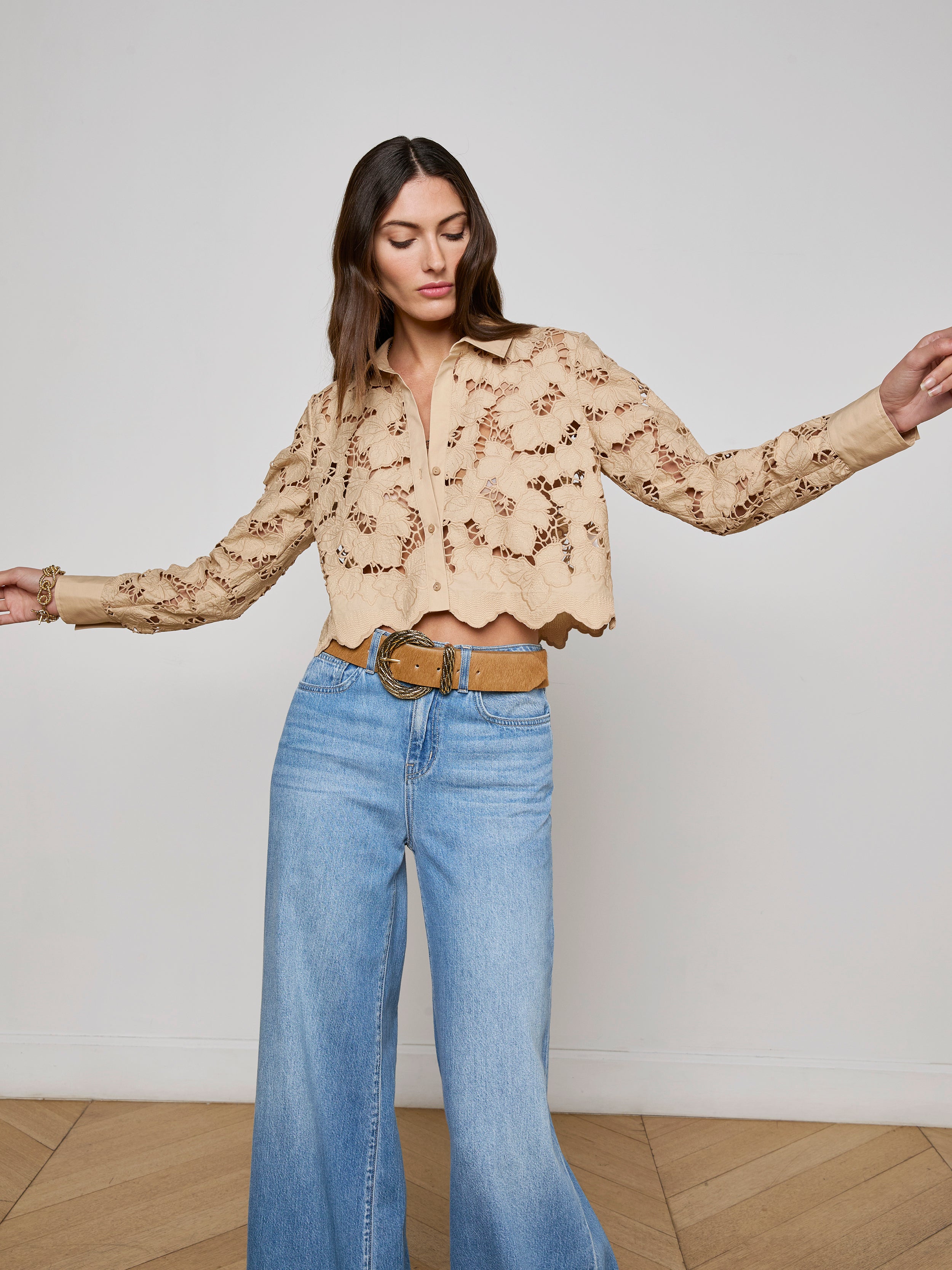 L'AGENCE Seychelle Cropped Lace Blouse Top In Almond