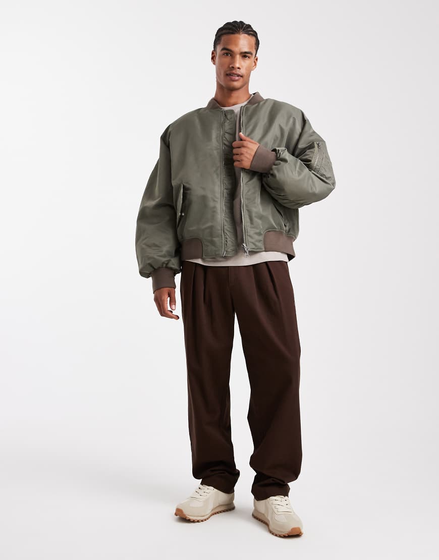 Oversized bomber jacket in khaki-Green