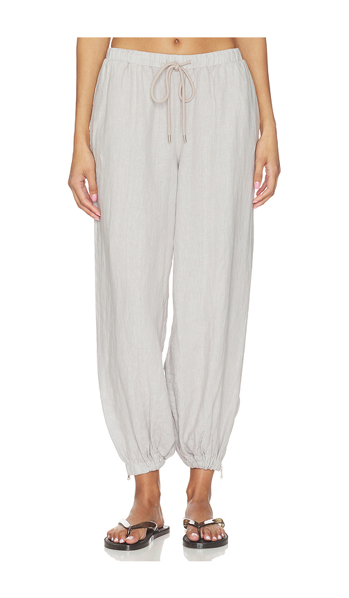 L'AGENCE Mariko Jogger With Zipper in Light Pewter. L also in XS