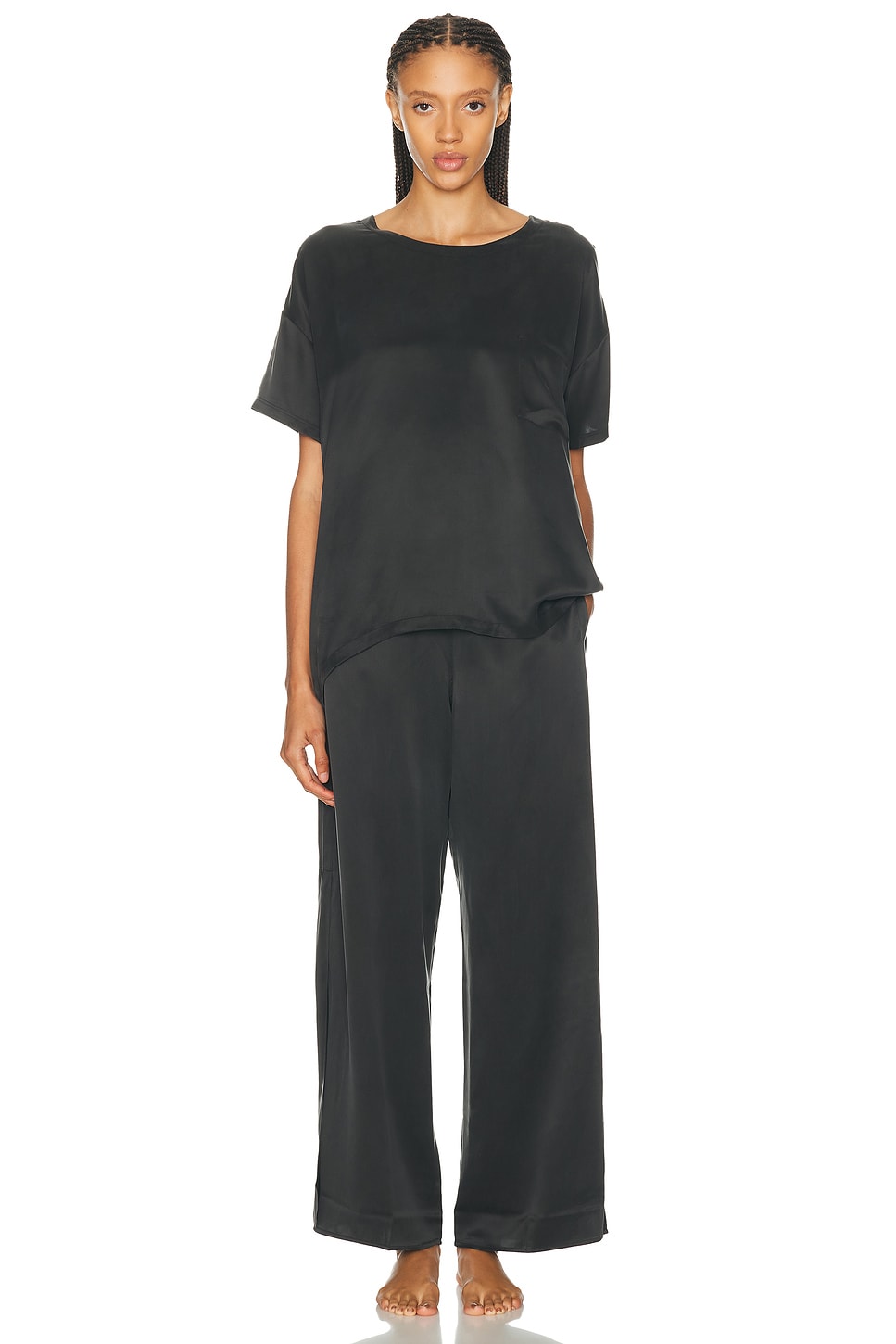 LUNYA Washable Silk Tee Pant Pajama Set in Immersed Black - Black. M also in L