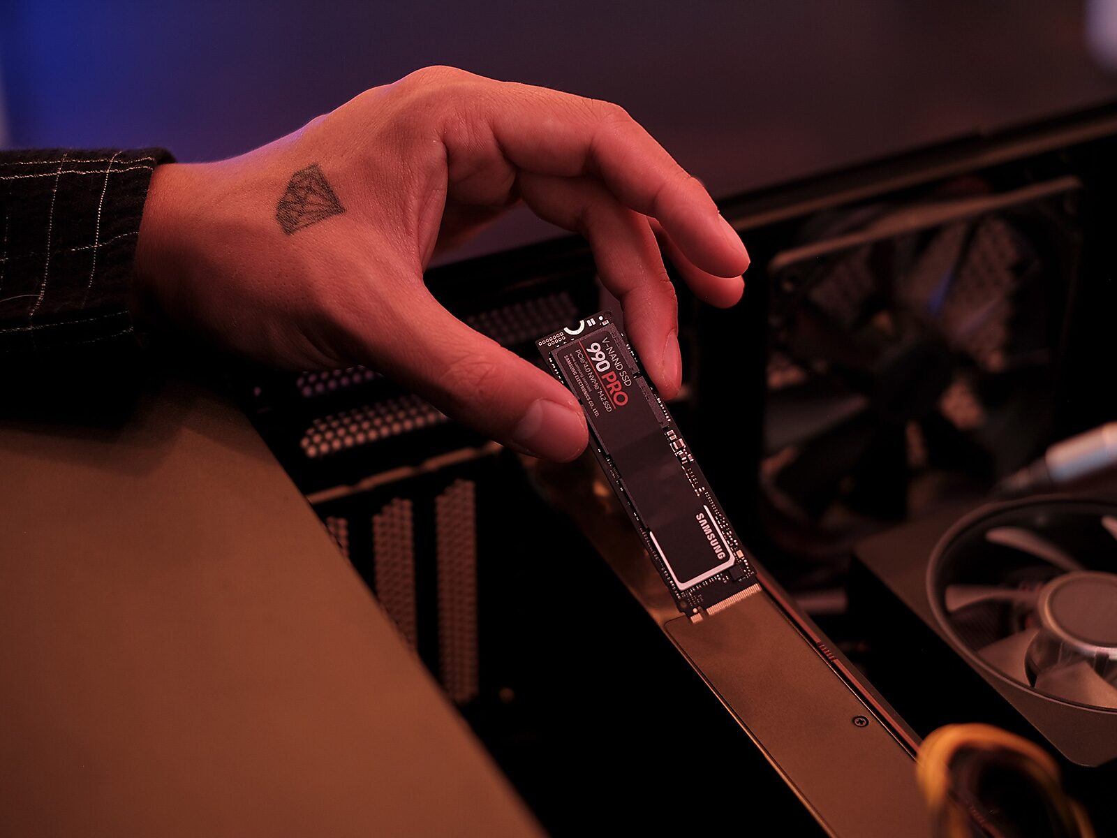 990 PRO PCIe® 4.0 NVMe® SSD 2TB(MZ-V9P2T0B/AM)