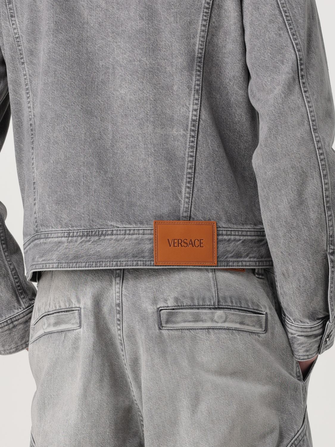 Medusa Head-buttons denim jacket - Grey