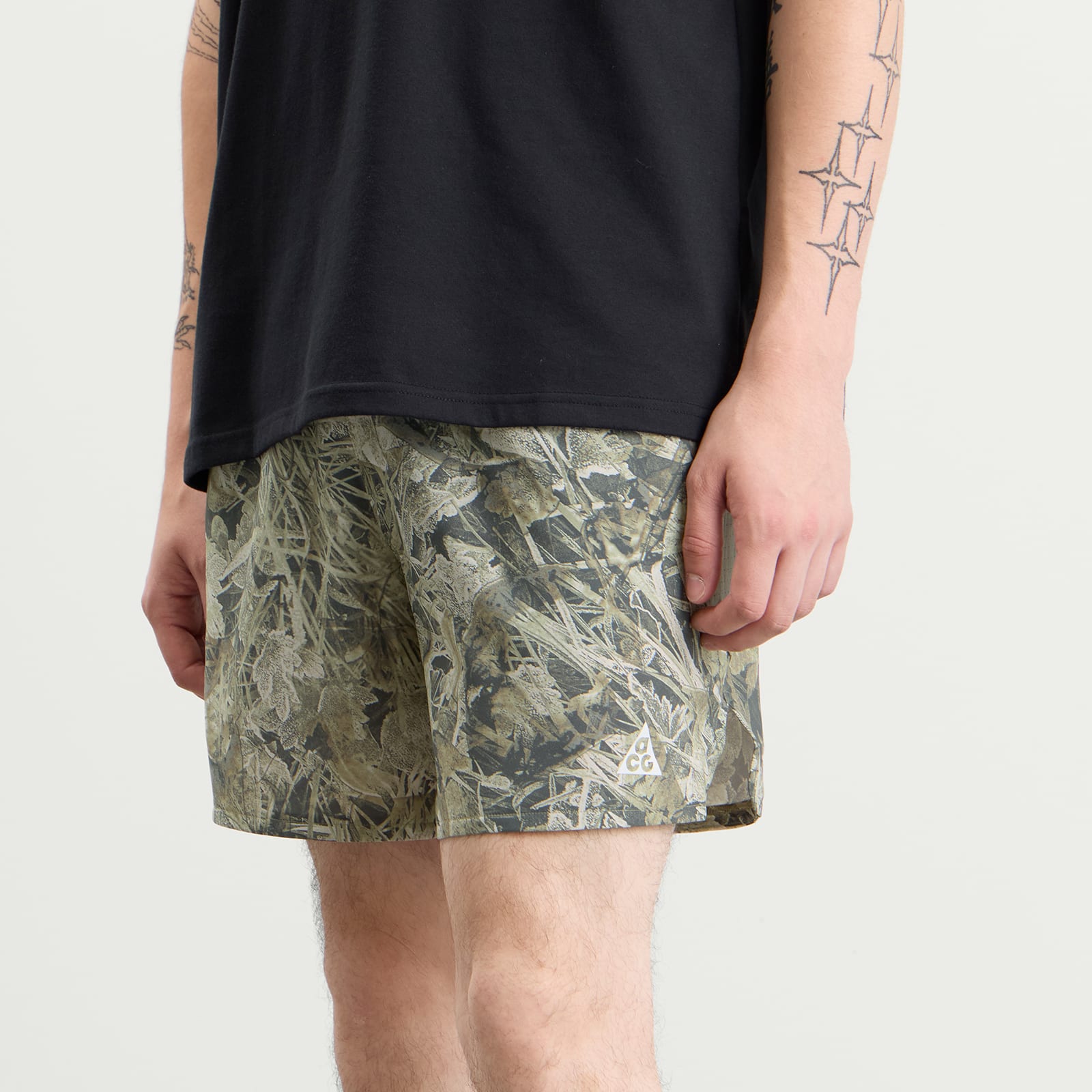 Men's ACG Essential 6" Camo Short Sequoia. Light Army/Summit White